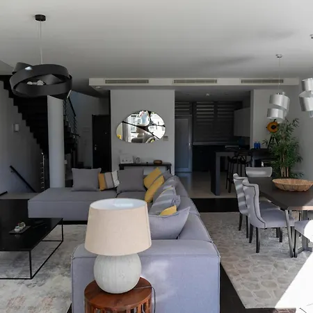 Luxurious 2 Bedroom Townhouse In Sierra Blanca